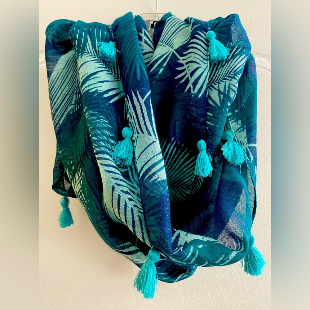 Ann Taylor LOFT loop scarf with tassel detail. Stunning turquoise!
